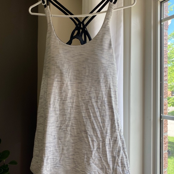 Lululemon size 8 sports bra + tank in 1 - Picture 4 of 4